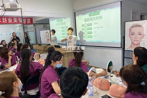 微整培训学校哪里好？雪 容 姿老师一定会对每个学员都负责。